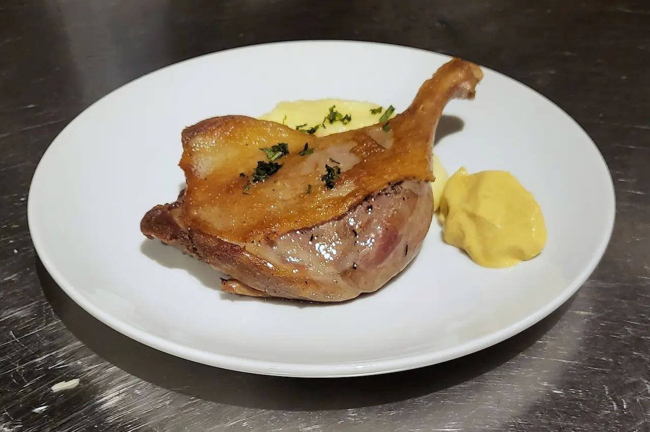 鴨もも肉のコンフィ